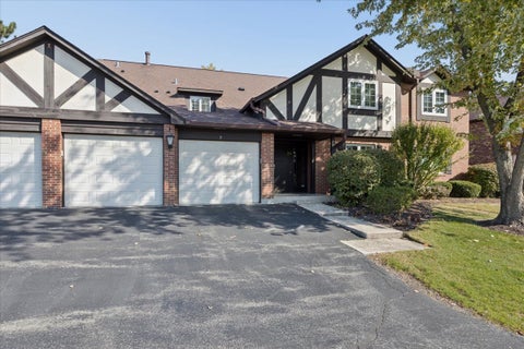 Tiny photo for 31 Algonquin Drive #2, Indian Head Park, IL 60525 (MLS # 12793328)