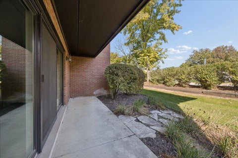 Tiny photo for 31 Algonquin Drive #2, Indian Head Park, IL 60525 (MLS # 12793328)