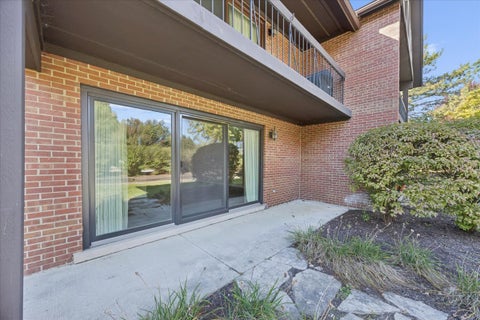 Tiny photo for 31 Algonquin Drive #2, Indian Head Park, IL 60525 (MLS # 12793328)