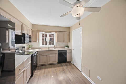Tiny photo for 31 Algonquin Drive #2, Indian Head Park, IL 60525 (MLS # 12793328)