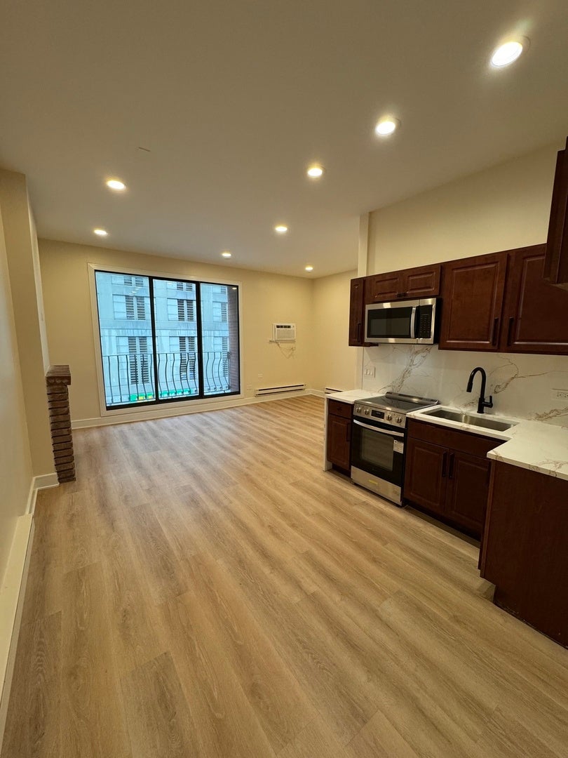 444 N State Street 3E