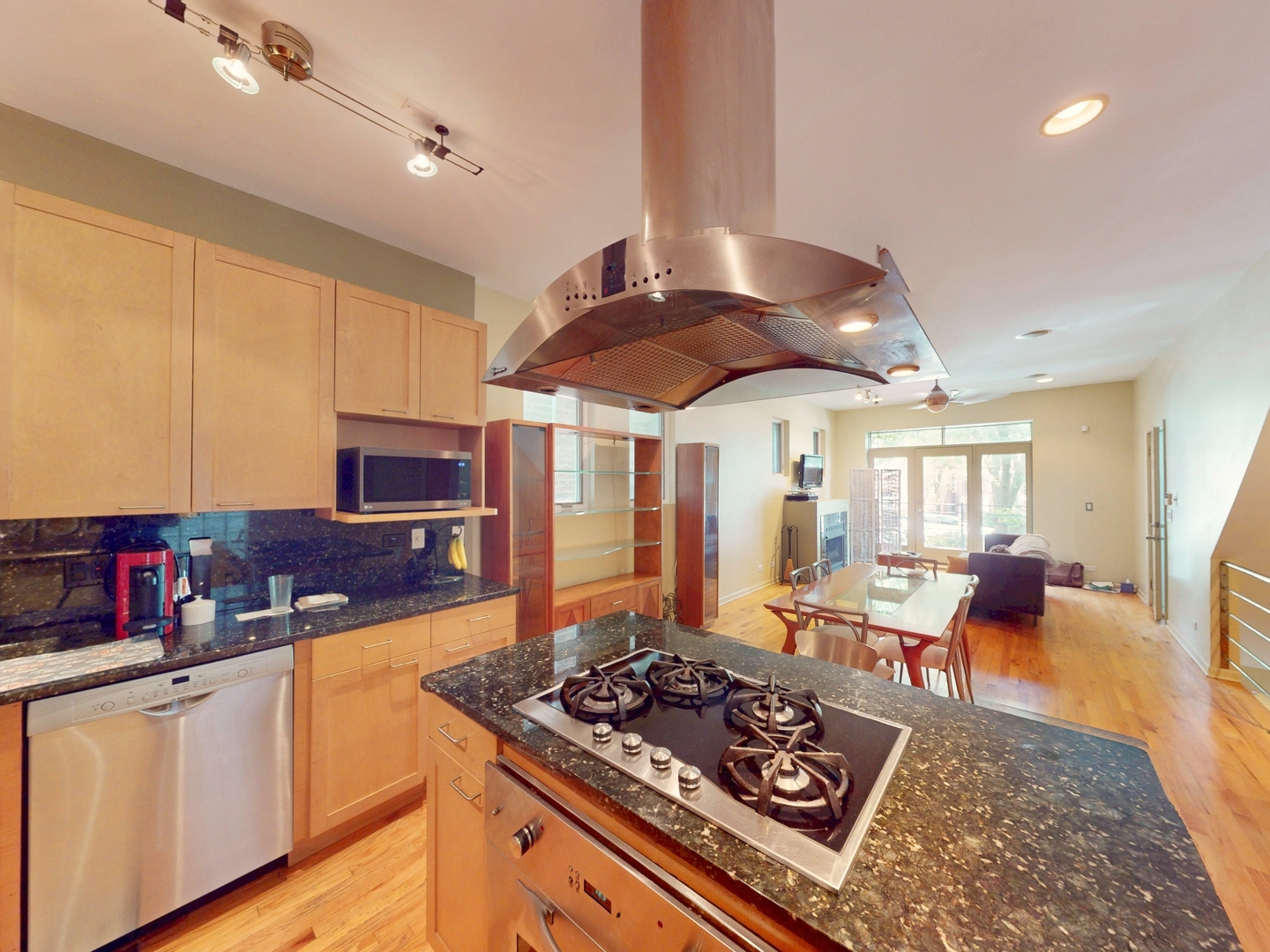 945 N Honore Street 1