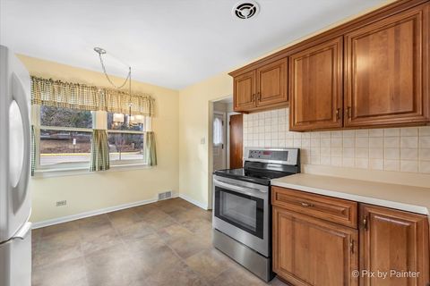 Tiny photo for Glen Ellyn, IL 60137 (MLS # 12561183)