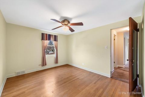 Tiny photo for Glen Ellyn, IL 60137 (MLS # 12561183)