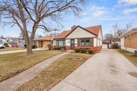 Tiny photo for Glen Ellyn, IL 60137 (MLS # 12561183)