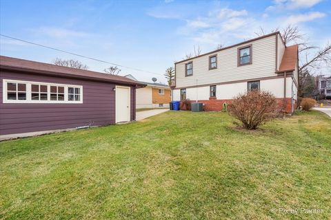 Tiny photo for Glen Ellyn, IL 60137 (MLS # 12561183)