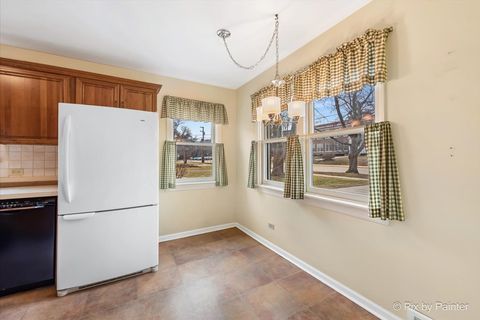 Tiny photo for Glen Ellyn, IL 60137 (MLS # 12561183)