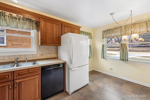 Tiny photo for Glen Ellyn, IL 60137 (MLS # 12561183)