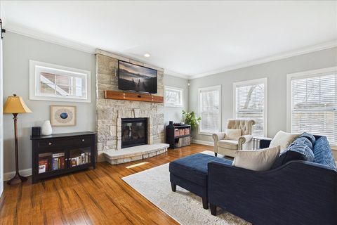 Tiny photo for 811 Michigan Street, Wheaton, IL 60187 (MLS # 12612238)