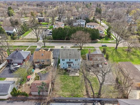 Tiny photo for 811 Michigan Street, Wheaton, IL 60187 (MLS # 12612238)