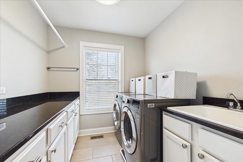 Tiny photo for 811 Michigan Street, Wheaton, IL 60187 (MLS # 12612238)