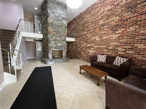 Tiny photo for 850 S Lorraine Road #3L, Wheaton, IL 60189 (MLS # 12485962)