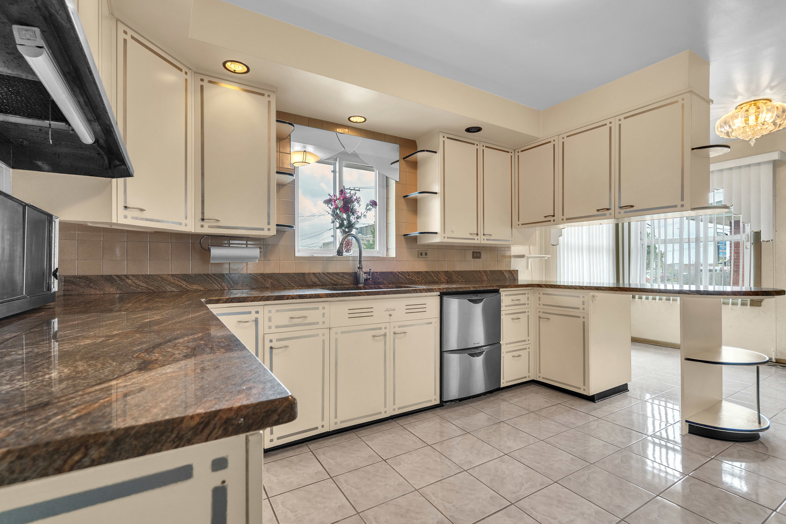 Chicago, Illinois 60643, United States, 2 Bedrooms Bedrooms, ,3 BathroomsBathrooms,Residential,Active,216838