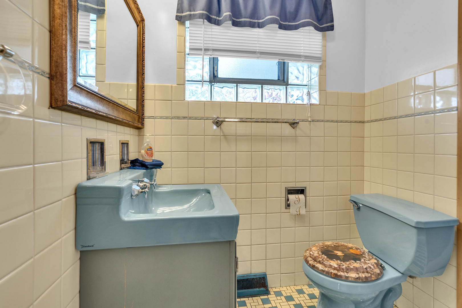 Chicago, Illinois 60643, United States, 2 Bedrooms Bedrooms, ,3 BathroomsBathrooms,Residential,Active,216838