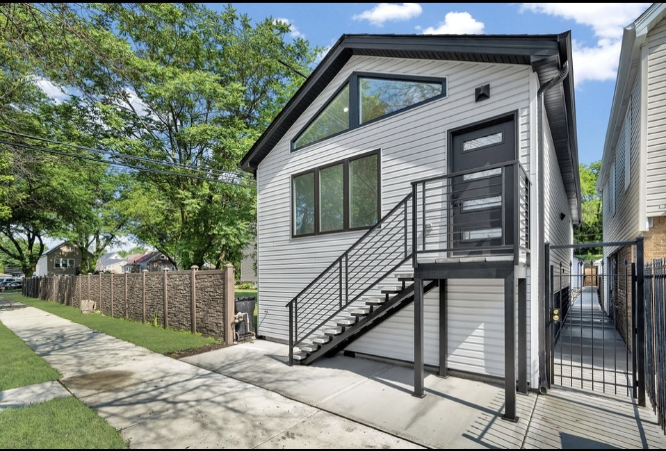 1444 W 49th Place