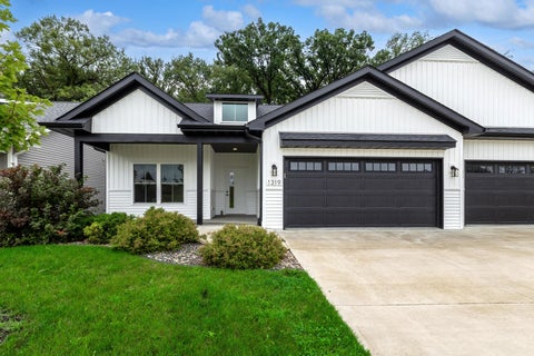 Photo of 1319 Heights Court, Bettendorf, IA 52722 (MLS # 12729907)