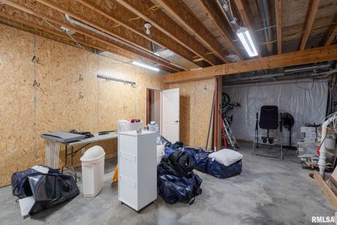 Tiny photo for 18200 247TH Avenue, Bettendorf, IA 52722 (MLS # QC4267417)