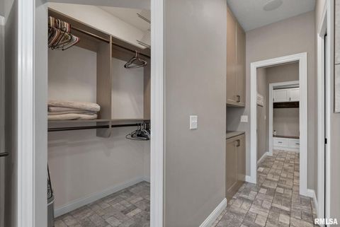 Tiny photo for 18200 247TH Avenue, Bettendorf, IA 52722 (MLS # QC4267417)