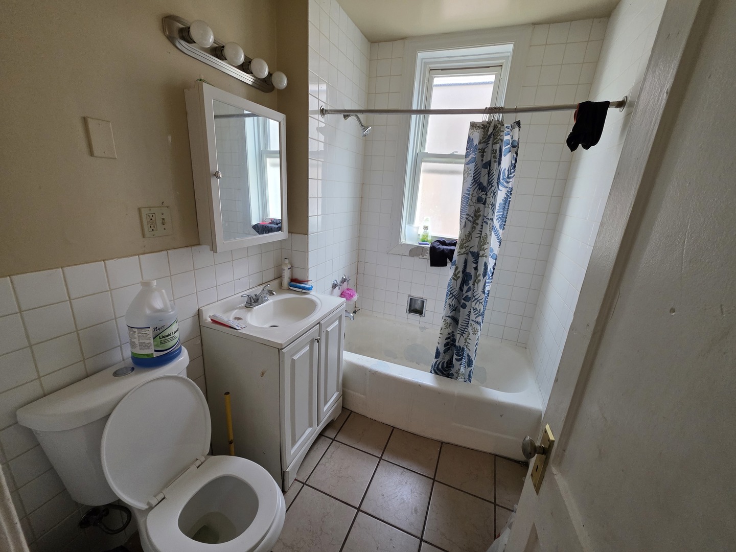 3742 W Montrose Avenue