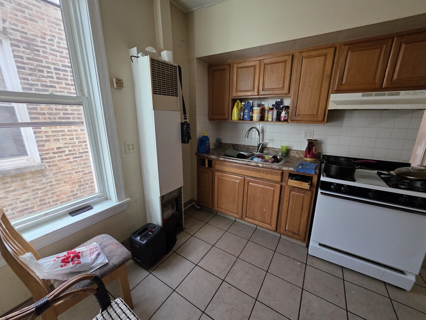 3742 W Montrose Avenue