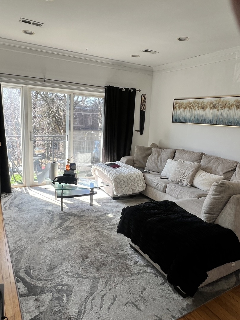 2008 W Greenleaf Avenue 2