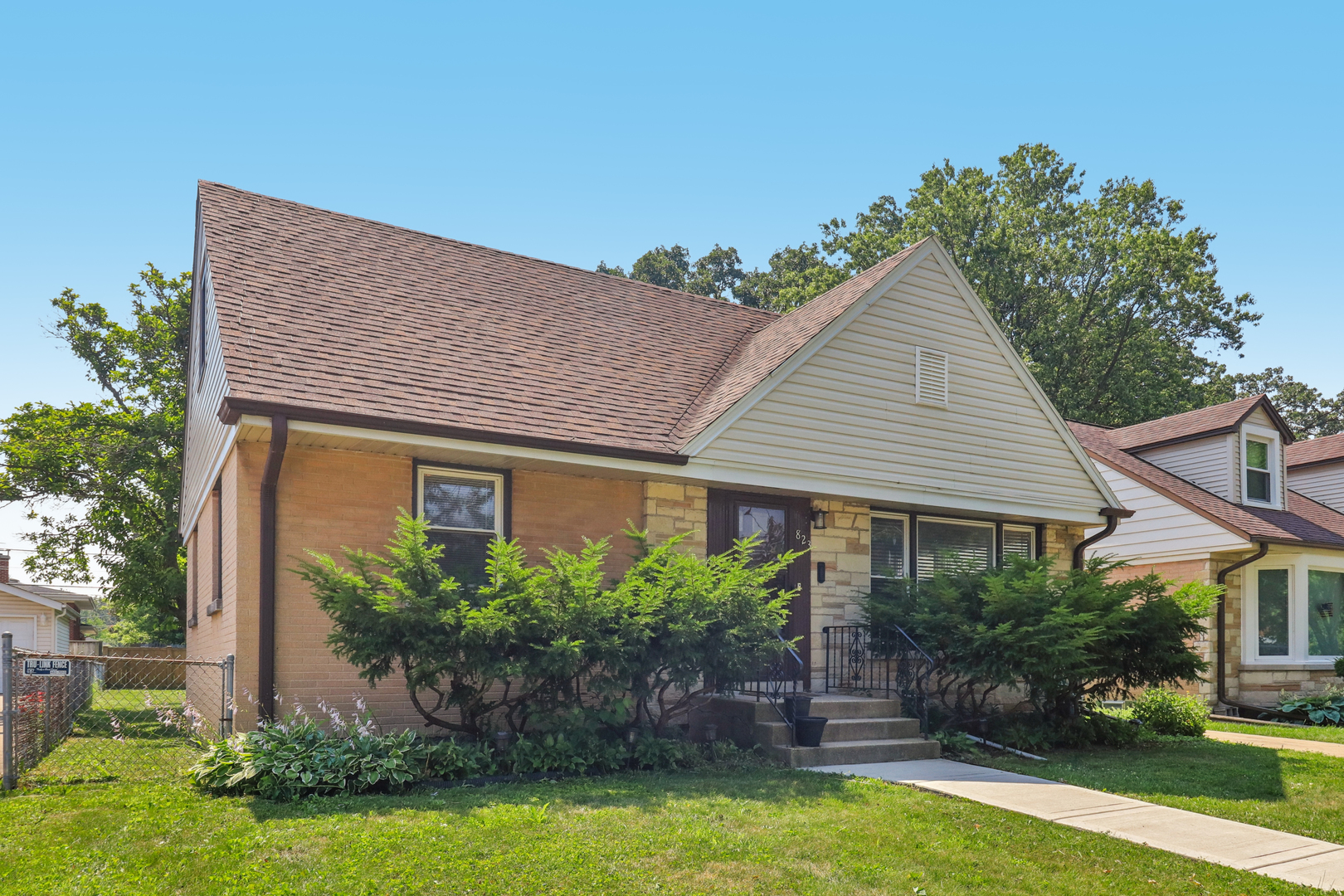 823 Rowe Avenue