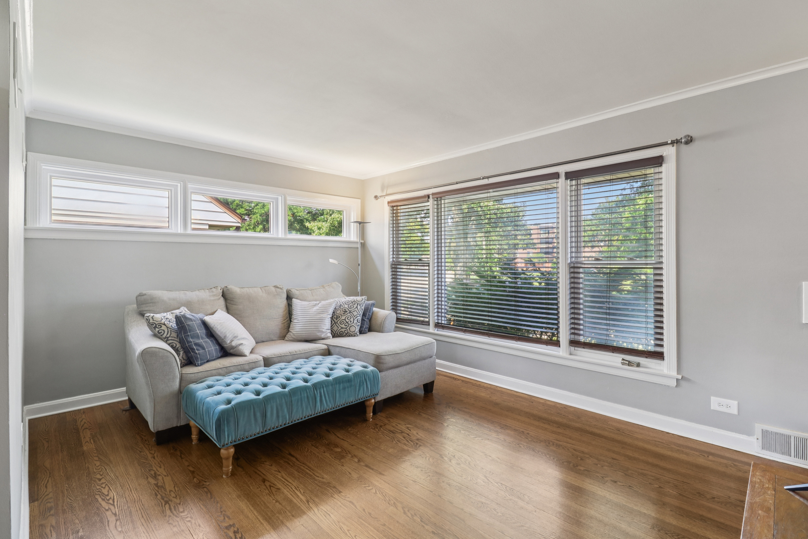 823 Rowe Avenue