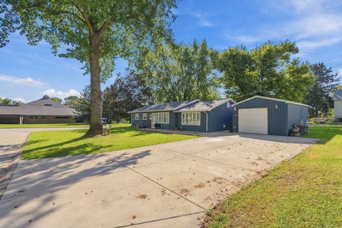 Photo of 2916 28th Avenue, Rock Island, IL 61201 (MLS # 12771570)