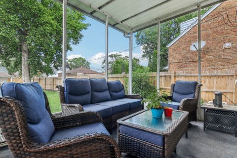 Tiny photo for 9258 S Albany Avenue, Evergreen Park, IL 60805 (MLS # 12427844)