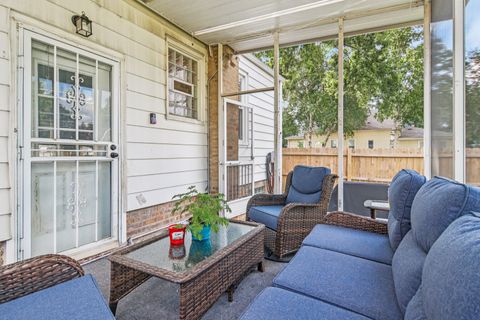 Tiny photo for 9258 S Albany Avenue, Evergreen Park, IL 60805 (MLS # 12427844)