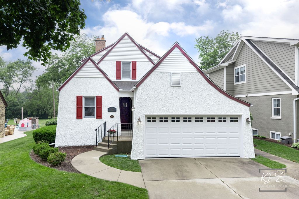 Photo for 330 S Maple Street, Itasca, IL 60143 (MLS # 12476469)