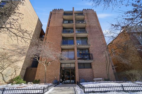 Photo of 2333 N Geneva Terrace #4A, Chicago, IL 60614 (MLS # 12559673)
