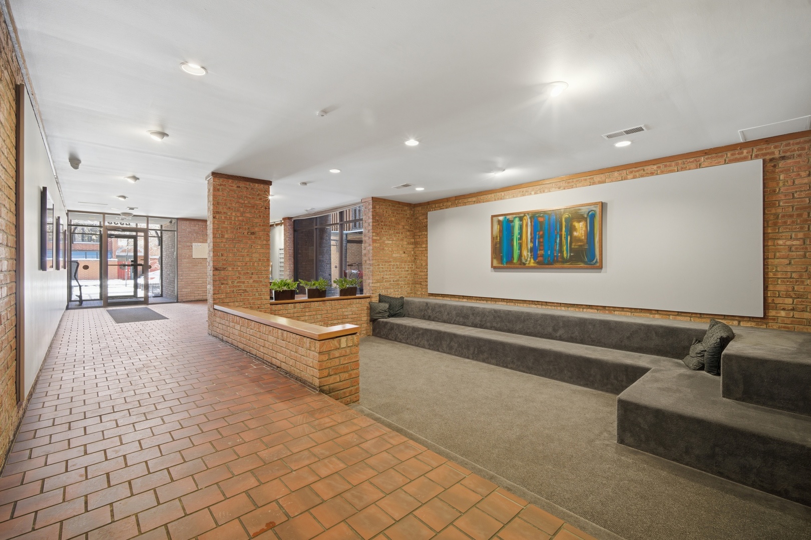 2333 N Geneva Terrace 4A