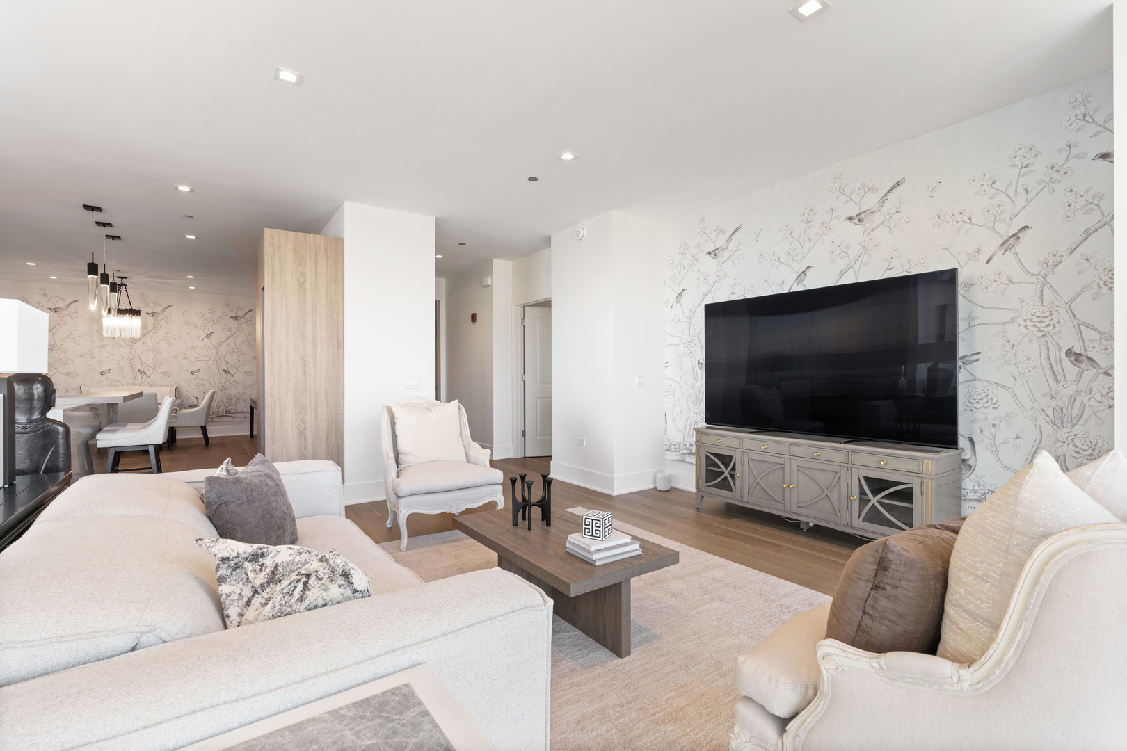 363 E Wacker Drive 2106