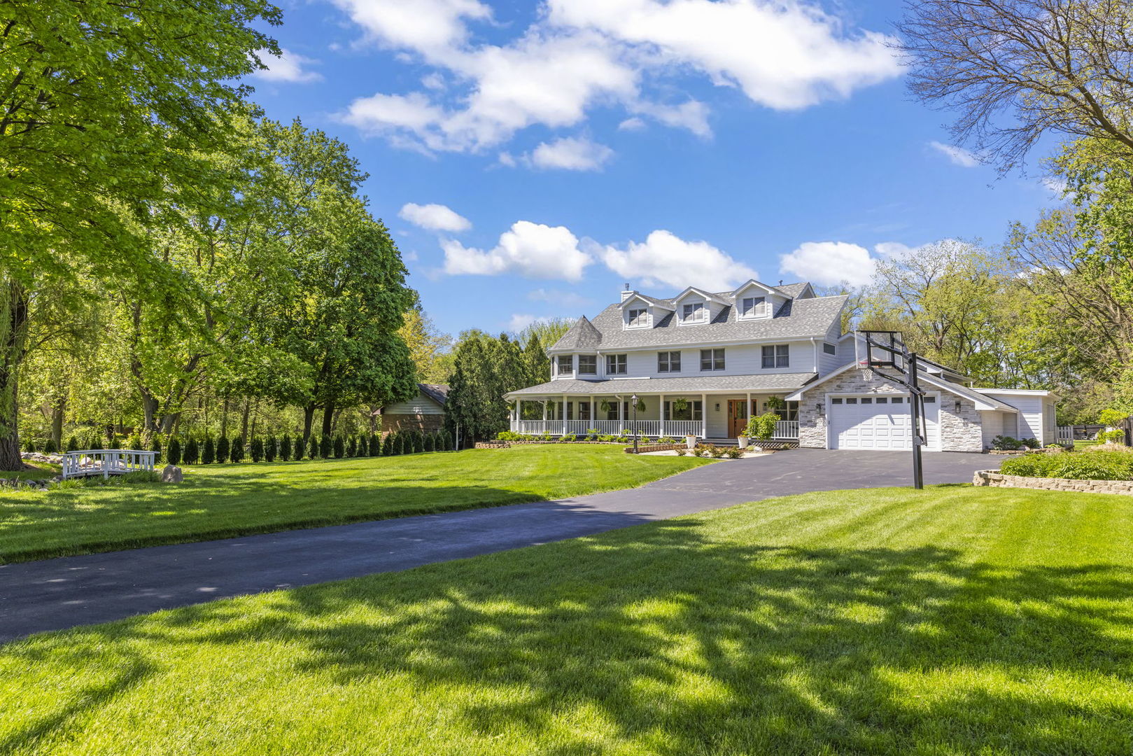 8S452 Bell Drive