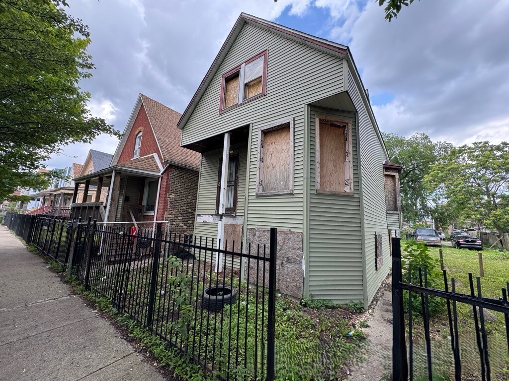 421 N Leclaire Avenue