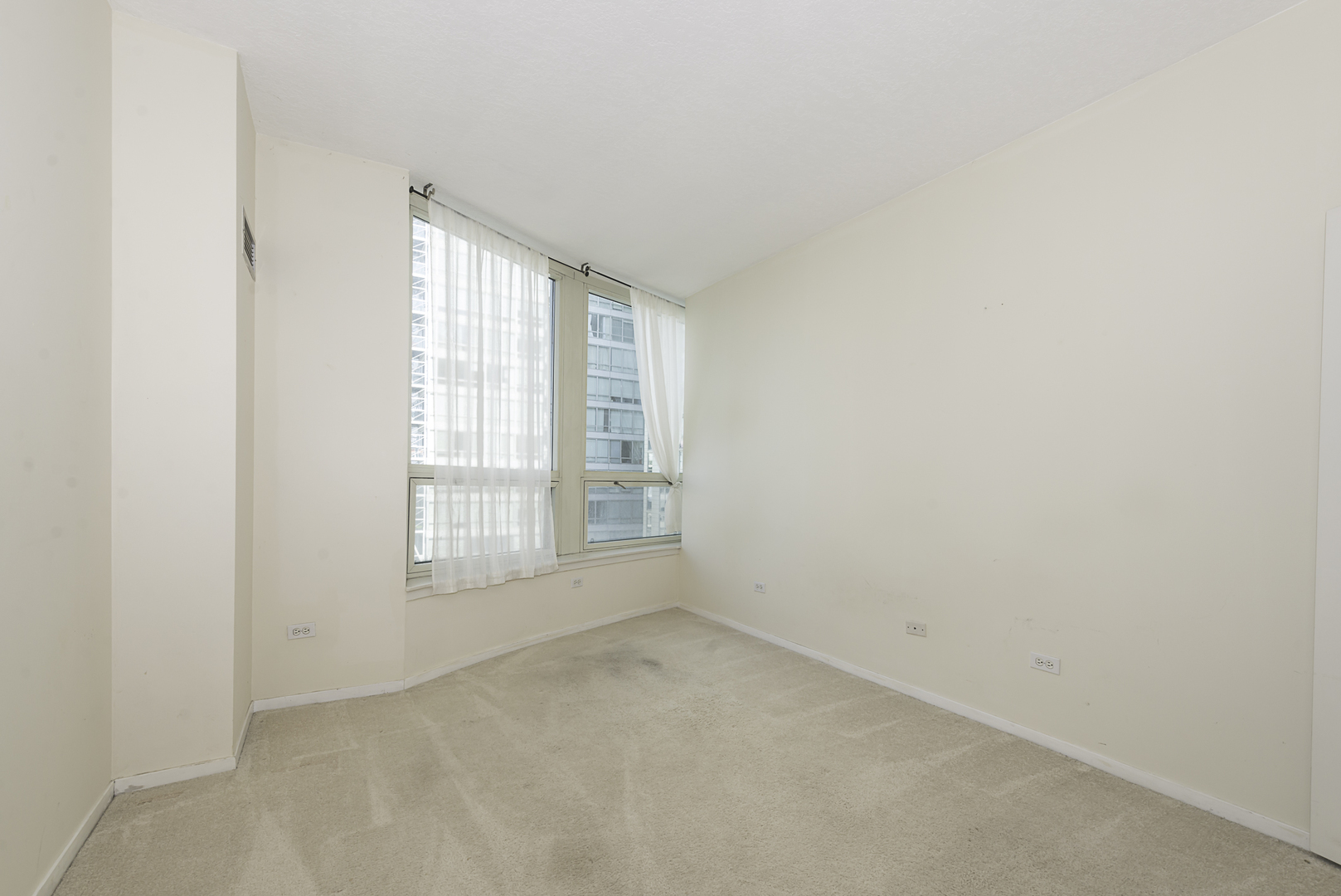 600 N KINGSBURY Street 1007