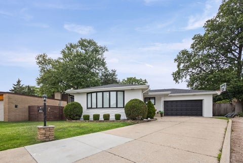 Photo of 6913 N Concord Lane, Niles, IL 60714 (MLS # 12664946)