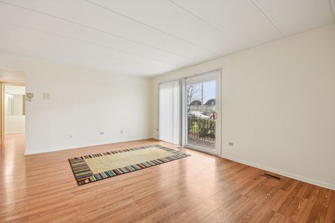 Tiny photo for 10831 S Keating Avenue #1SW, Oak Lawn, IL 60453 (MLS # 12524366)