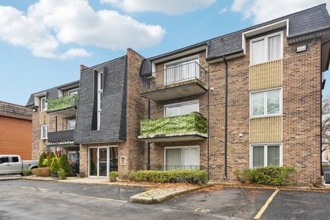 Tiny photo for 10831 S Keating Avenue #1SW, Oak Lawn, IL 60453 (MLS # 12524366)