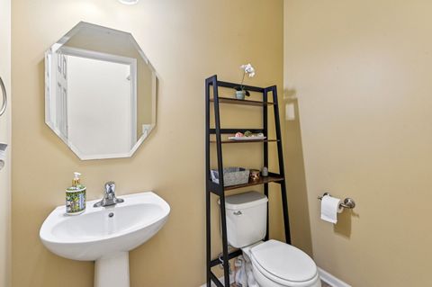 Tiny photo for 664 Grosvenor Lane, Aurora, IL 60504 (MLS # 12499673)