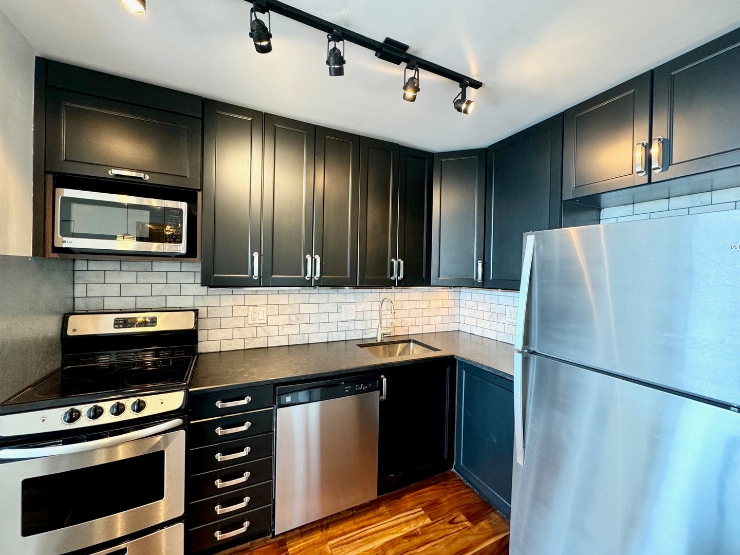 1850 N Clark Street 2810
