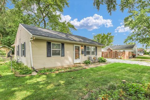 Photo of 817 Roselyn Drive, Rantoul, IL 61866 (MLS # 12490512) Photo of 817 Roselyn Drive, Rantoul, IL 61866 (MLS # 12490512)