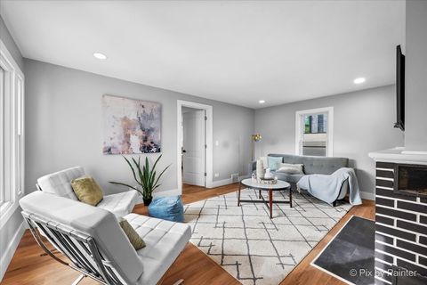 Tiny photo for 481 Edward Court, Des Plaines, IL 60016 (MLS # 12524419)