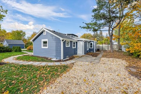 Tiny photo for 481 Edward Court, Des Plaines, IL 60016 (MLS # 12524419)