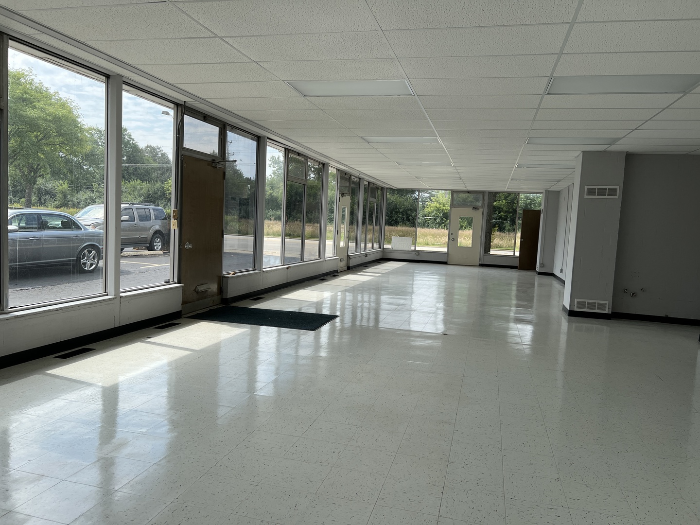 1612 W Northwest Highway