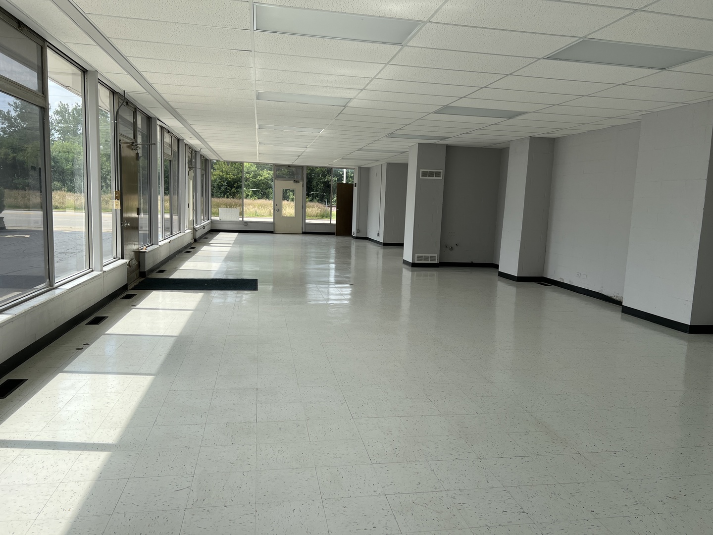 1612 W Northwest Highway