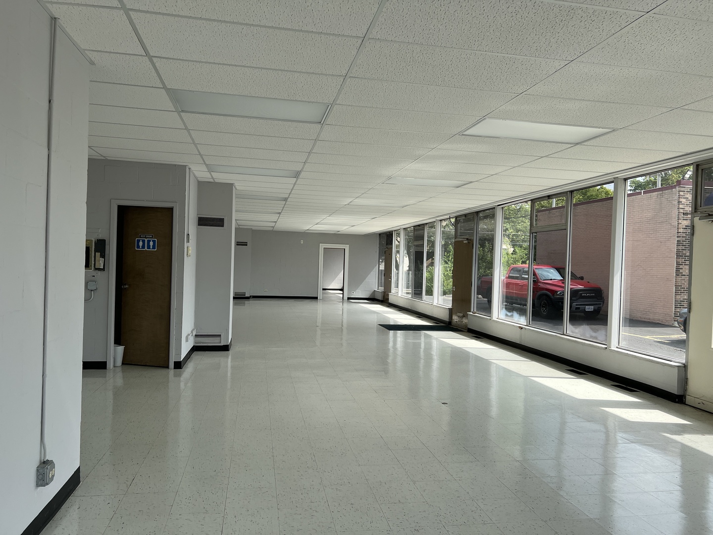 1612 W Northwest Highway