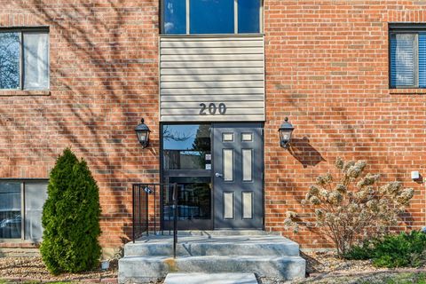 Tiny photo for 200 E Fountainview Lane #2A, Lombard, IL 60148 (MLS # 12601655)