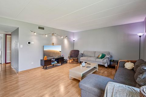 Tiny photo for 200 E Fountainview Lane #2A, Lombard, IL 60148 (MLS # 12601655)